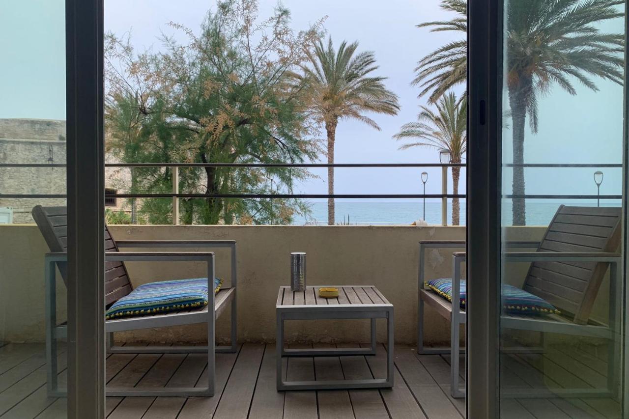Fully Equipped Beachfront Studio In The Heart Of The City Center Bd Leclerc アンティーブ エクステリア 写真
