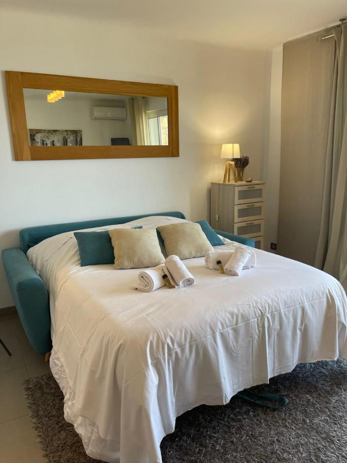 Fully Equipped Beachfront Studio In The Heart Of The City Center Bd Leclerc アンティーブ エクステリア 写真