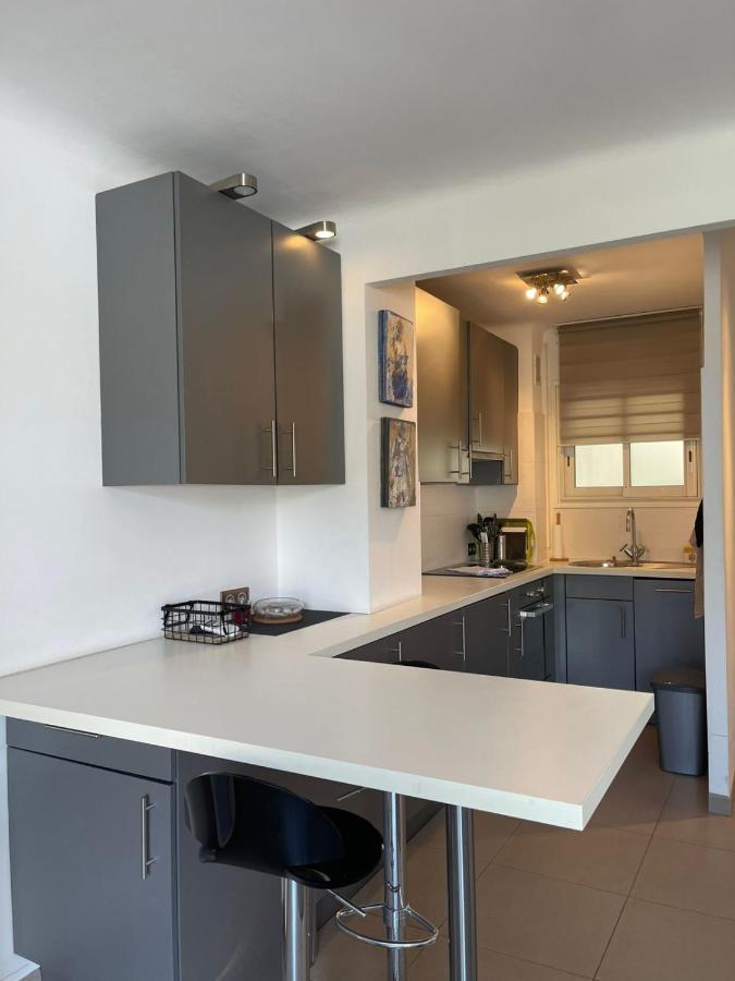 Fully Equipped Beachfront Studio In The Heart Of The City Center Bd Leclerc アンティーブ エクステリア 写真