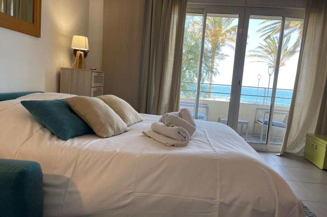 Fully Equipped Beachfront Studio In The Heart Of The City Center Bd Leclerc アンティーブ エクステリア 写真